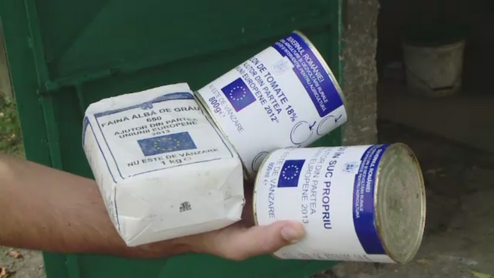 Un viceprimar din judetul Iasi este acuzat ca ar fi furat de la gura saracilor. "A carat cu tomberoanele tot ce s-a adus"