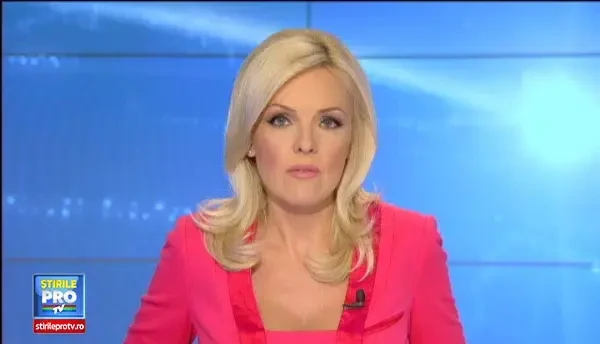 Momentul in care 2 vile sunt luate cu totul de ape in Valcea. Paul Angelescu transmite dintr-o zona unde apa a atins 6 metri