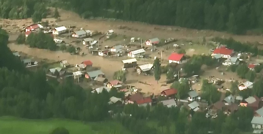 Bilantul prapadului facut de viiturile ce au lovit mai multe judete. Sinistratii nu stiu incotro sa o apuce