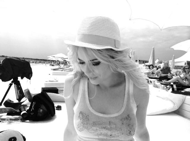 Laura Cosoi mai sexy ca niciodata: Uite care este secretul ei :)