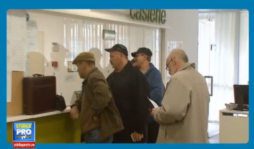 Nu mai stati la cozile de la ghisee ca sa platiti facturile. Le puteti achita de acasa, cu un card si un calculator