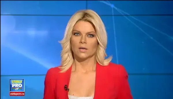 O femeie din Vaslui a murit dupa ce un zid s-a prabusit peste ea. Sotul ei a gasit-o cand a auzit mobilul sunand de sub ruine