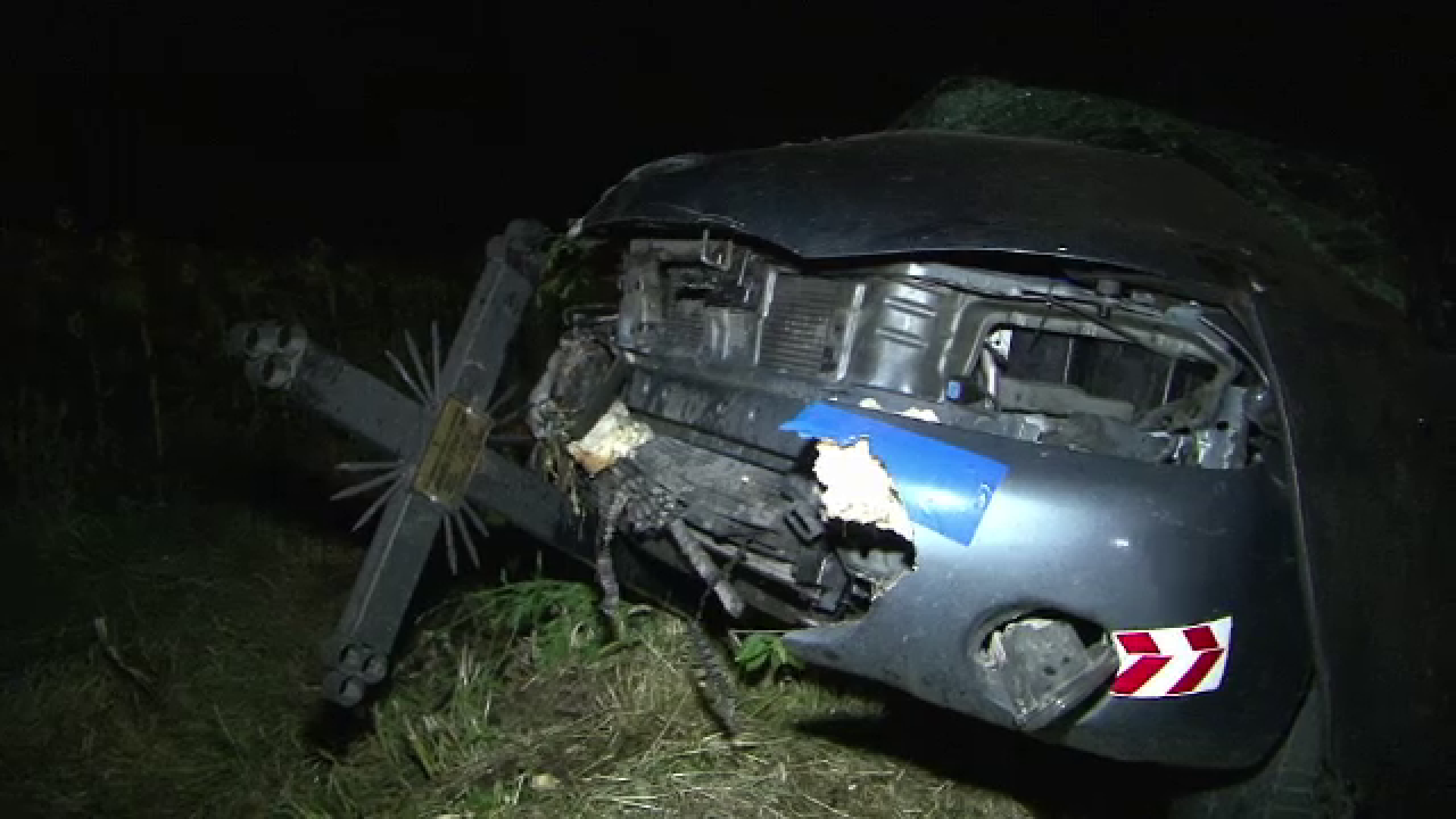 Accident in lant langa Bacau dupa ce un sofer a adormit la volan. O masina s-a oprit intr-o cruce de pe marginea drumului
