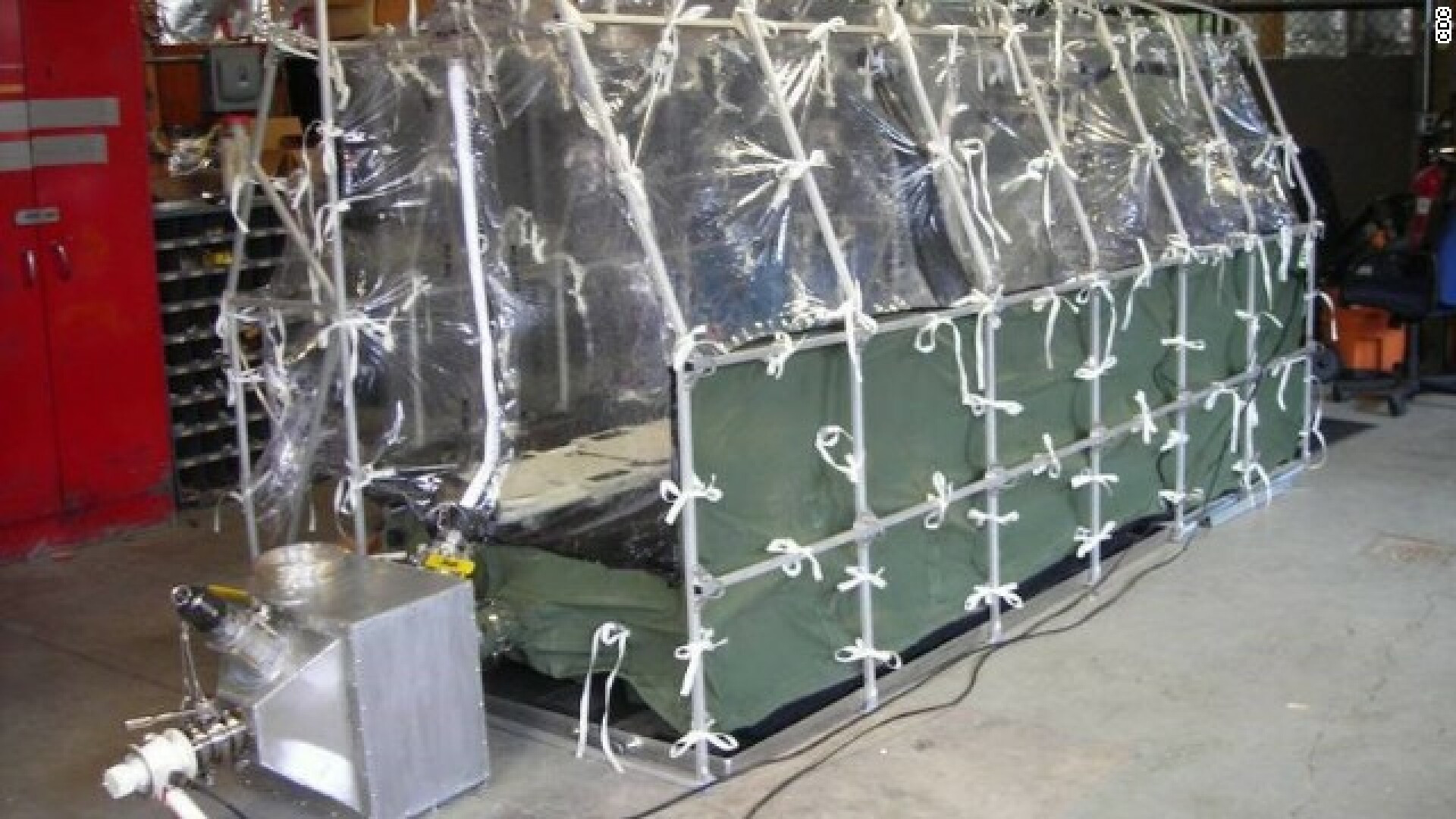 Operatiunea care pune in alerta SUA. Cum arata inauntru avionul care ii transporta pe cei doi americani infectati cu Ebola