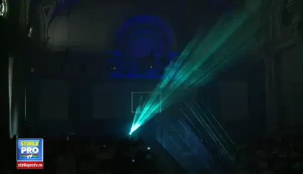 Spectacol cu laser si fum la lansarea PLR. Partidul lui Tariceanu, show la primul congres. VIDEO