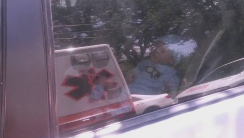 Exces de zel. Un echipaj de ambulanta din SUA a ajuns subiect de glume dupa ce a intervenit in forta pentru a salva o papusa