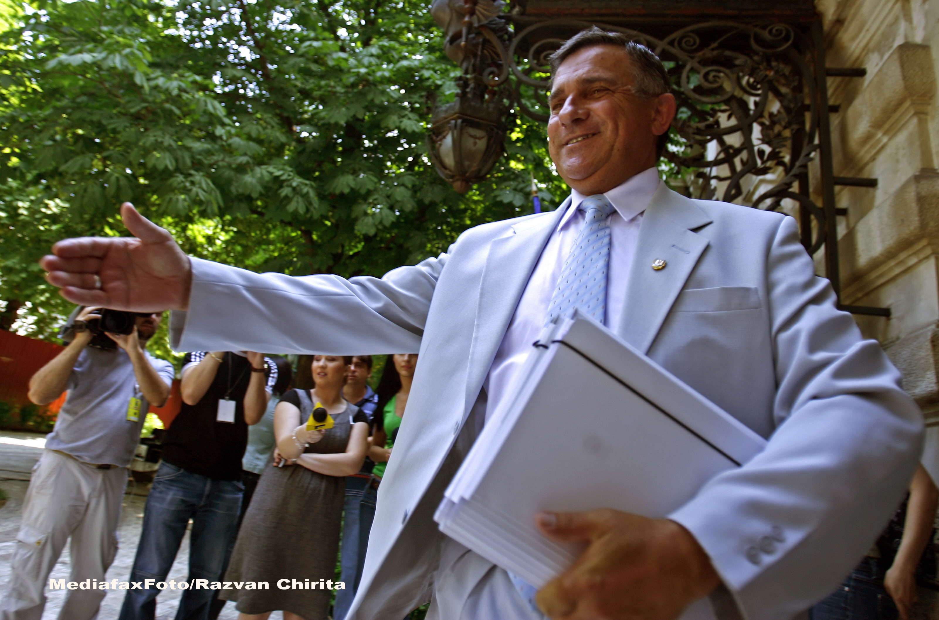 Gheorghe Funar vrea sa fie presedintele Romaniei. Sloganul sau: ”Romania unita, cu romani fericiti! "