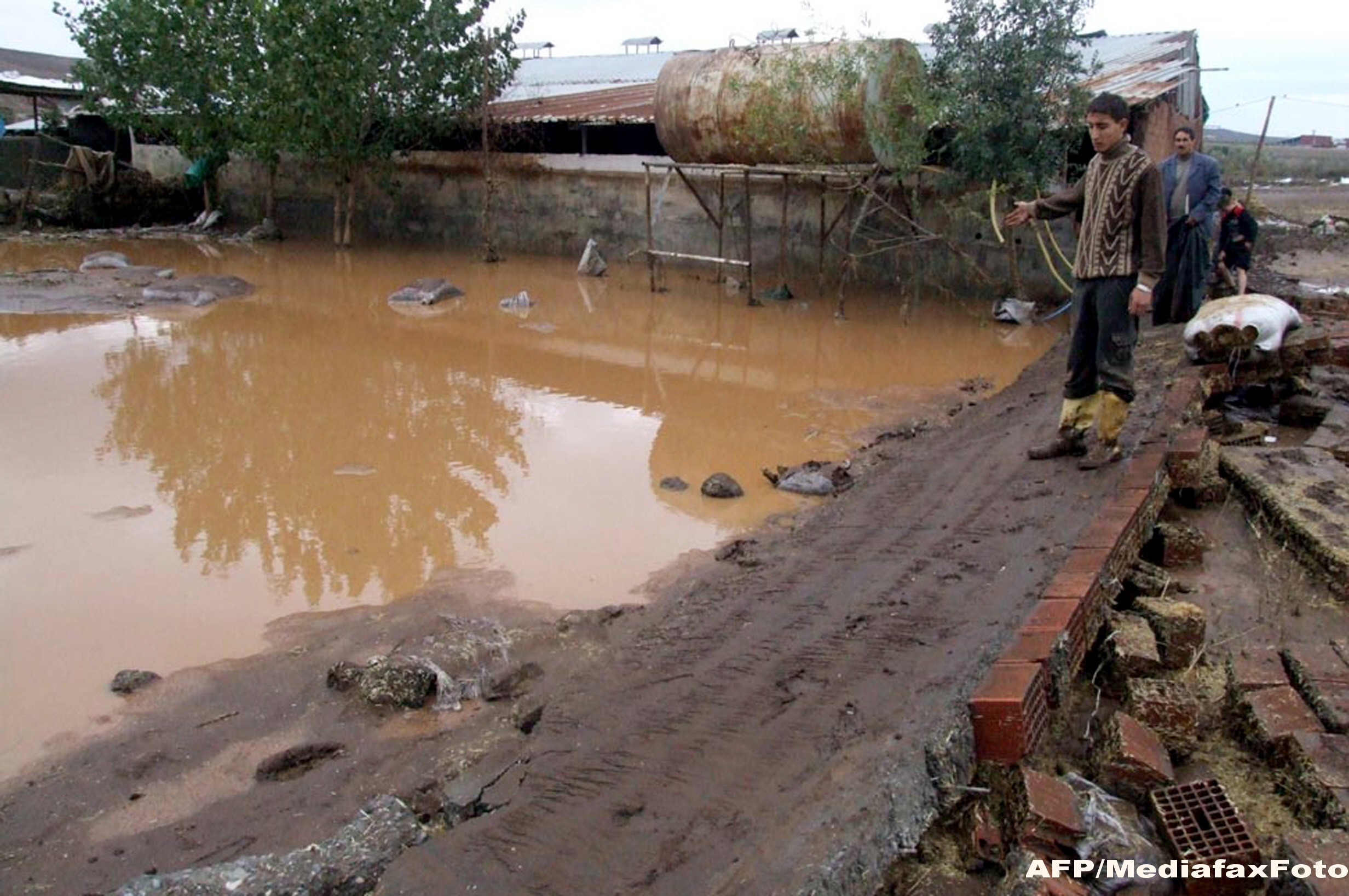Tornada si ploi torentiale intr-unul dintre cele mai vizitate orase de catre turistii romani. Magazine si strazi inundate