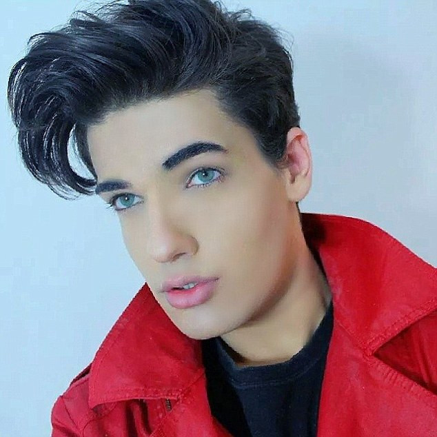 "Barbatul din plastic" din Brazilia. Un tanar a cheltuit 38.000 de euro pentru a arata ca o papusa