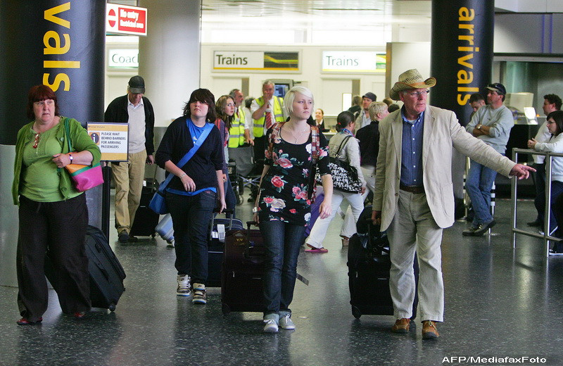 Epidemie de Ebola. Panica pe un aeroport din Londra din cauza unei femei care venea din Africa, decedata dupa aterizare