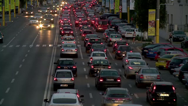Inapoi la petrecere. Planul turistilor prinsi in cozi de 10 km la intoarcerea de pe litoral