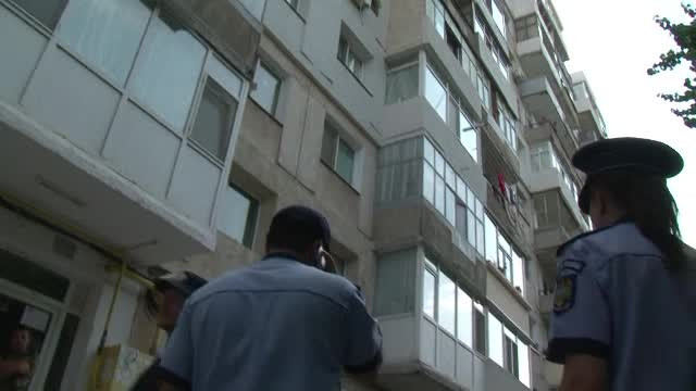 O femeie de 60 de ani, din Tulcea, si-a pus capat zilelor. Aceasta s-ar fi aruncat de la etajul blocului in care locuia