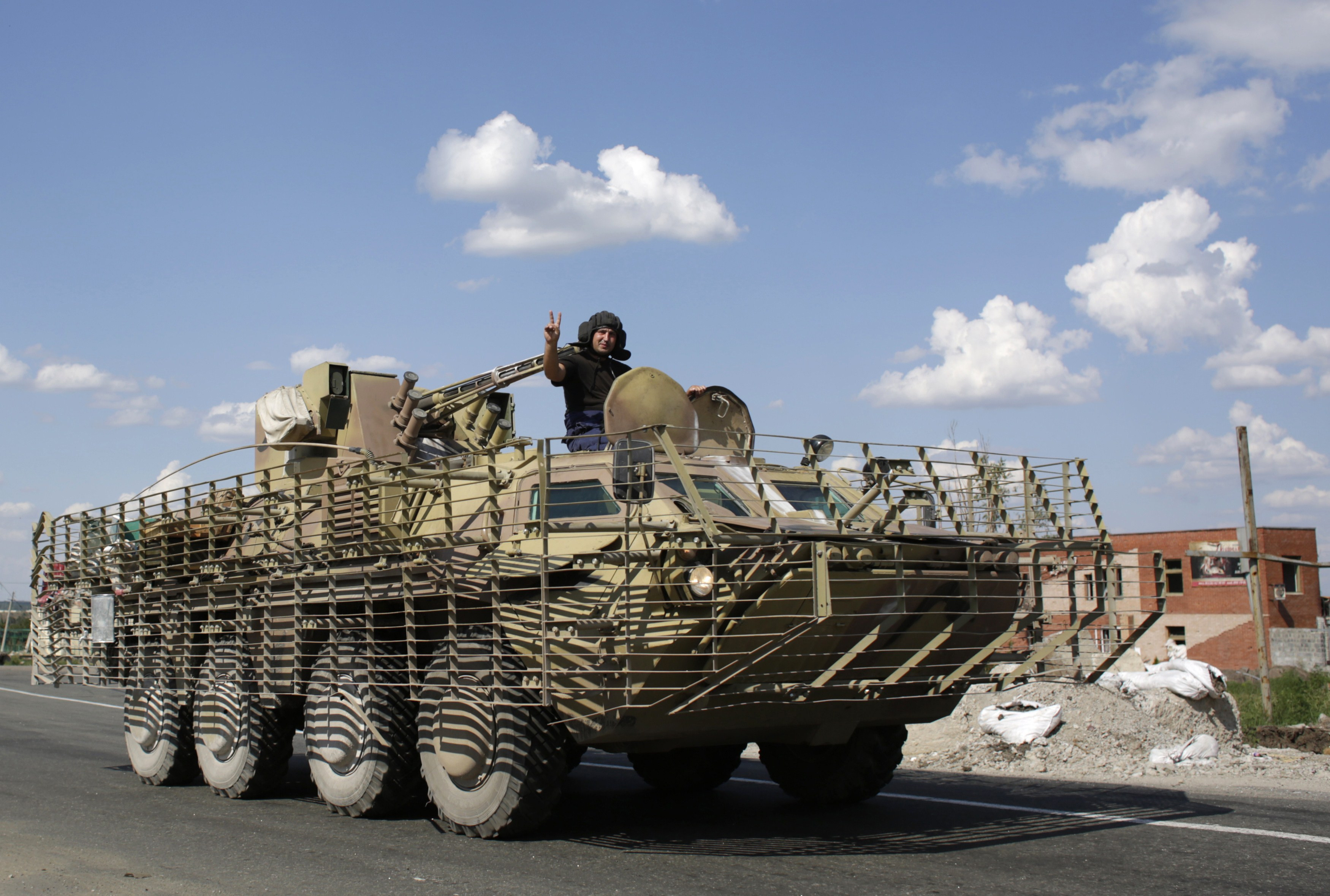 Criza in Ucraina. Armata ucraineana a patruns in orasul Donetk, unde au loc lupte intense