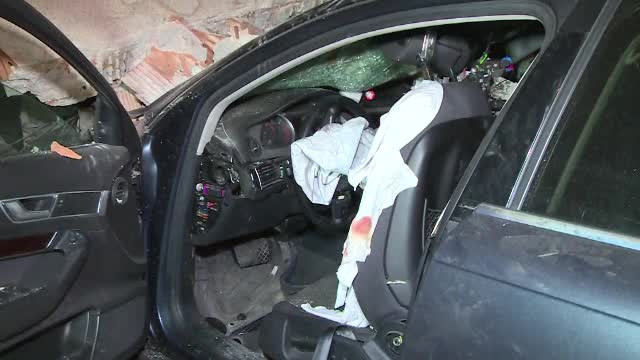 Un sofer a bagat in spital 5 adulti si un copil, dupa ce a intrat cu masina intr-o casa. Zidul s-a prabusit peste autovehicul