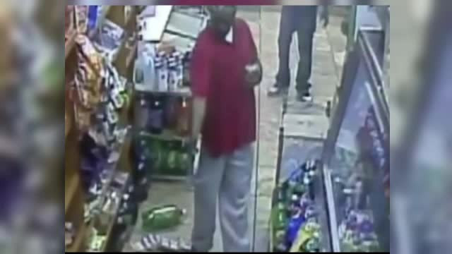 Scena extrem de violenta intr-un magazin din New York. Un cantaret de rap trage cu arma intr-un rival. VIDEO