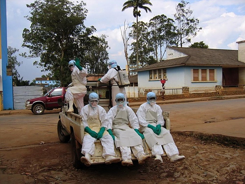 Un al doilea medic american, infectat cu virusul Ebola in Africa. OMS: Numarul bolnavilor a ajuns la 20.000; 1.552 de decese