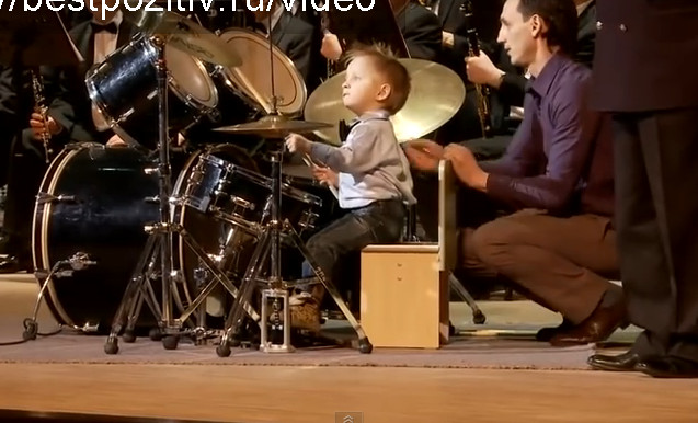 Aplaudat la scena deschisa. Talentul incredibil al unui copil de trei ani din Rusia a ridicat sala in picioare