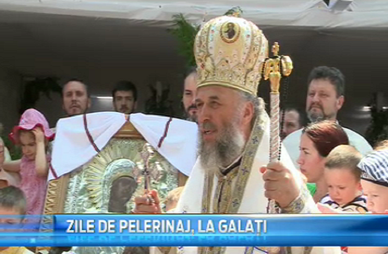 "Cand ti-oi trasni una acum!" Arhiepiscopul Dunarii de Jos, enervat de un barbat care dadea din coate ca sa ajunga in fata