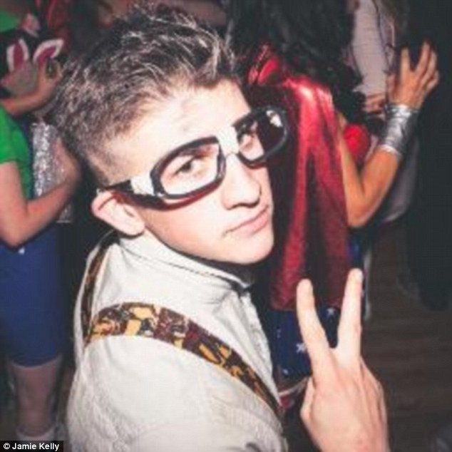 S-a indragostit de o fata din avion, dar nu i-a cerut numarul de telefon la coborare. Cum si-a regasit iubirea pierduta