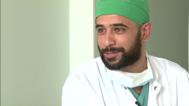 Spitalele din Romania, prin ochii lui Behroz si Ahmed. Medicii veniti din Afghanistan si Irak opereaza gratis si vor sa plece