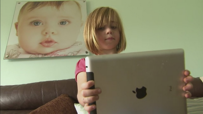 Tara in care tinerii spun ca ar fi pierduti fara gadgeturi. 94% din comunicare se face prin SMS-uri si pe internet