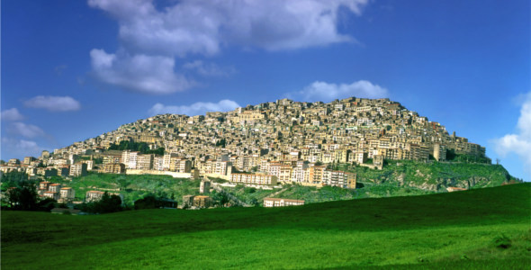 Tara din UE, unde poti cumpara casa cu 1 euro. Recesiunea a lovit iar a treia economie a zonei euro