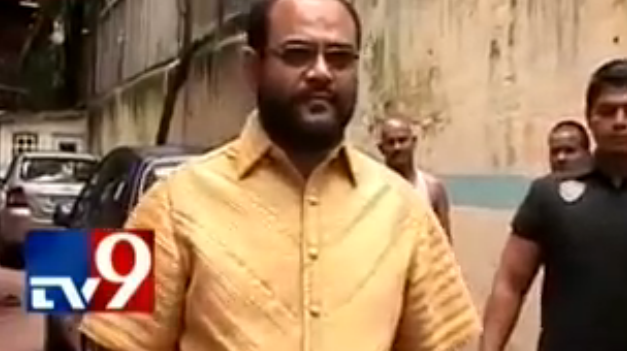 Barbatul din India care are nevoie de bodyguarzi de fiecare data cand iese pe strada. Motivul are un pret de 160.000 de euro