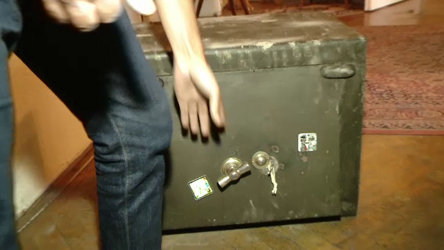 Un cunoscut actor din Timisoara a ramas fara 100.000 de euro. Hotii i-au taiat seiful cu un aparat de sudura