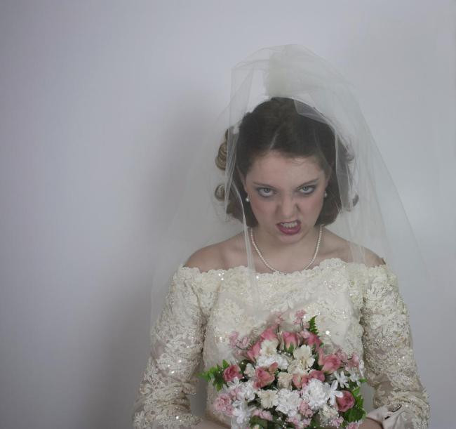 O viitoare mireasa a decis sa isi anunte pe Facebook prietenii pe care nu ii va chema la nunta. Cum a procedat