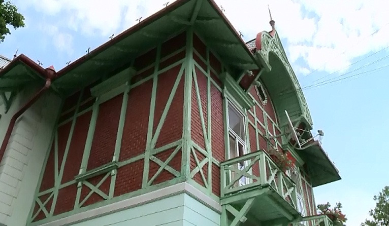 Povesti de groaza la pachet cu vestitele lacuri sarate. Cum reusesc ardelenii sa convinga turistii sa vina la Ocna Sibiului