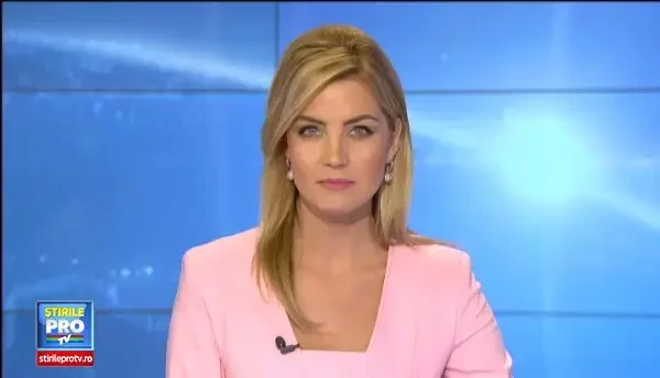 Casatorie printre rechini. Doi tineri din Statele Unite au facut nunta intr-un bazin imens