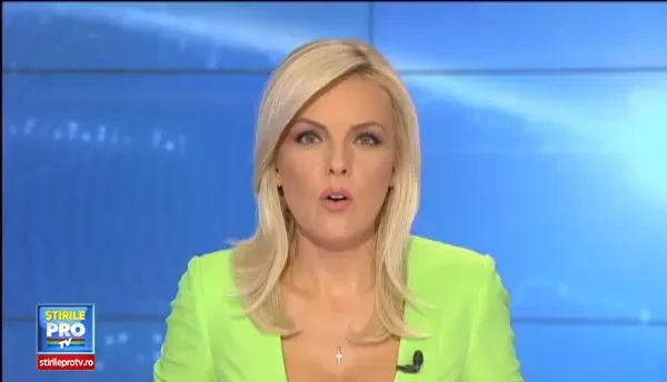 Sotul si cei doi copii ai soferitei au zburat prin geam in momentul impactului. Reactia politistilor cand au ajuns la ei