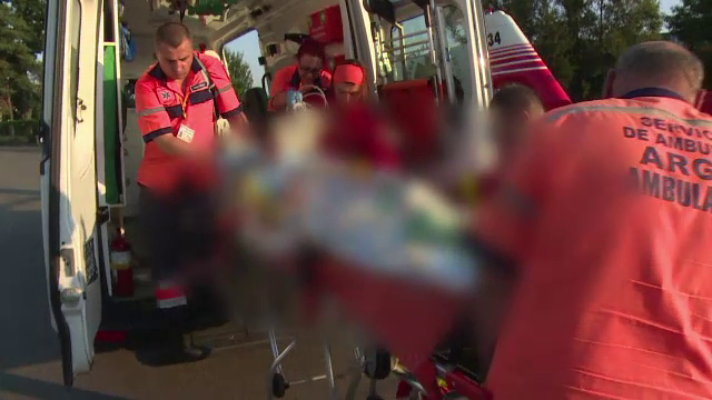 La un pas de moarte. Un barbat aproape ca si-a amputat un picior in timp ce taia lemne. A ajuns in stare critica la spital