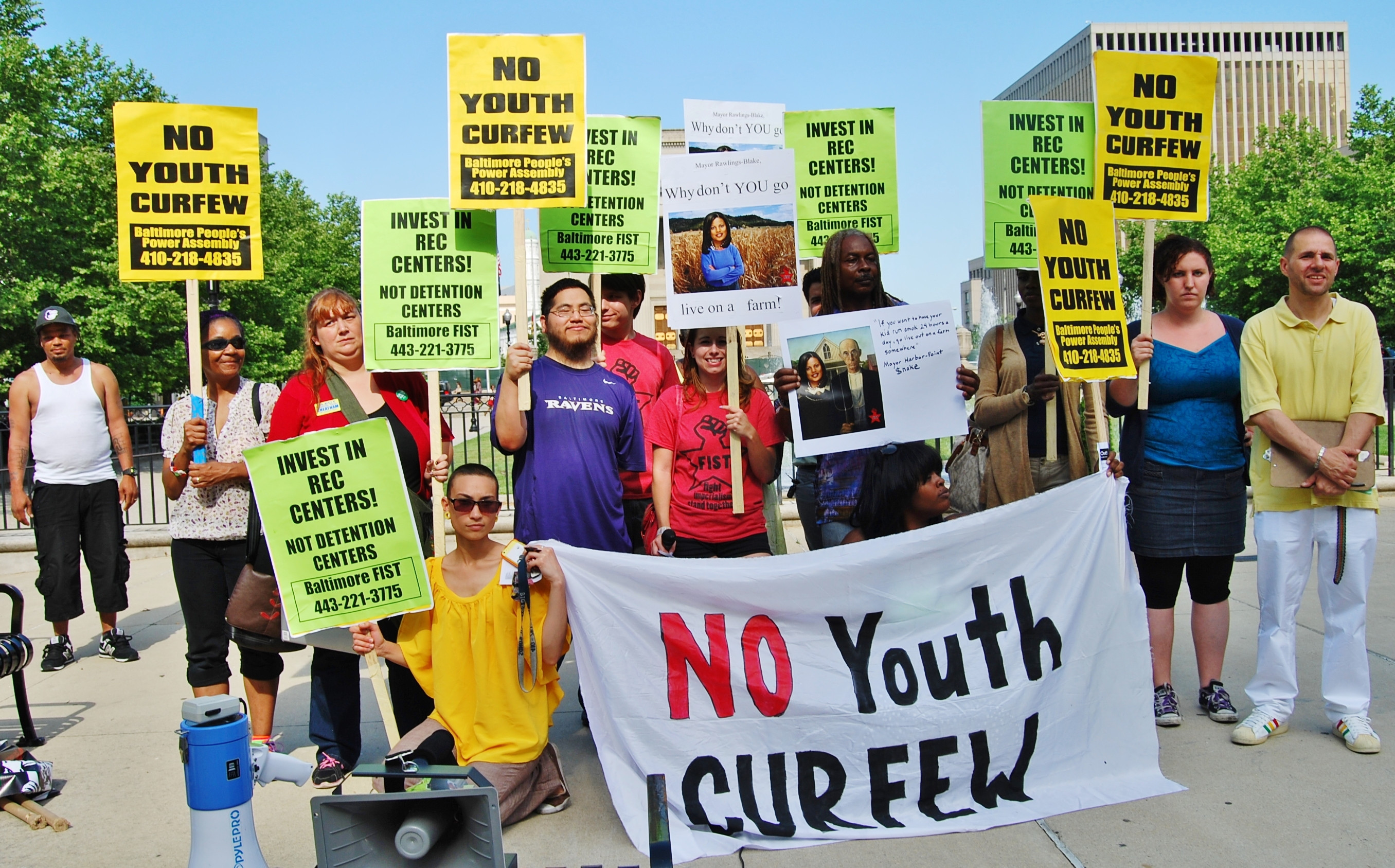 Un oras din Statele Unite le-a interzis copiilor sub 16 ani sa stea afara dupa ora 22:00. Ce risca parintii lor