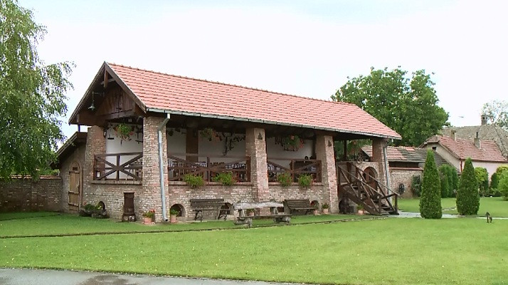 Locul de poveste din inima Banatului. O casa "trista" si veche de 300 de ani, transformata intr-o adevarata bijuterie