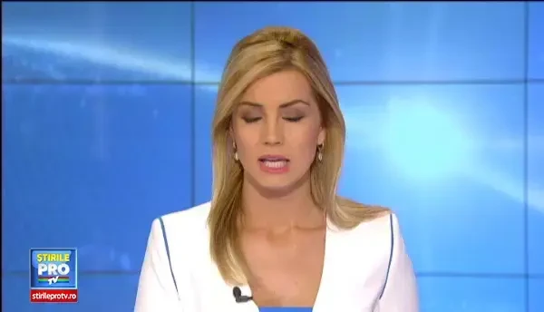 Fara sa clipeasca, un batran s-a aruncat in fata trenului, chiar sub privirile unui sofer care astepta dincolo de bariera