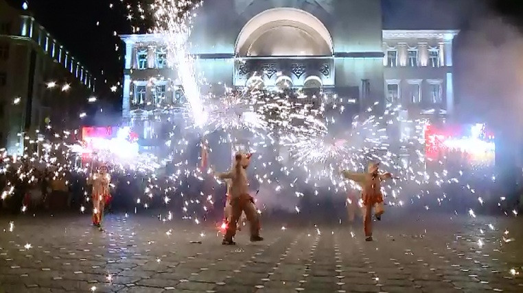 Ultima noapte a celui mai mare Festival Catalan s-a incheiat in centrul Timisoarei cu o "nebunie a elementelor"