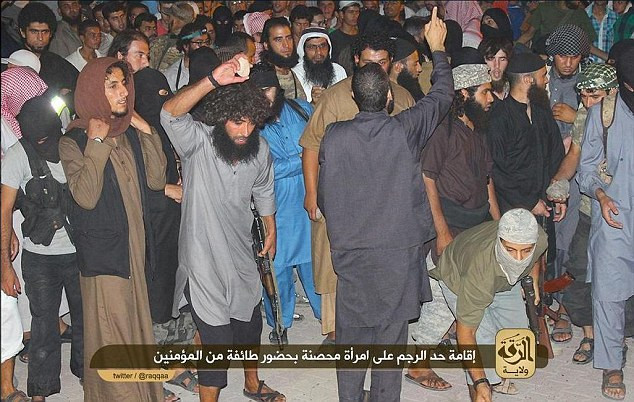 O femeie din Siria a fost ucisa cu pietre intr-o piata, dupa ce a fost acuzata de adulter. Ucigasii sunt extremisti islamisti