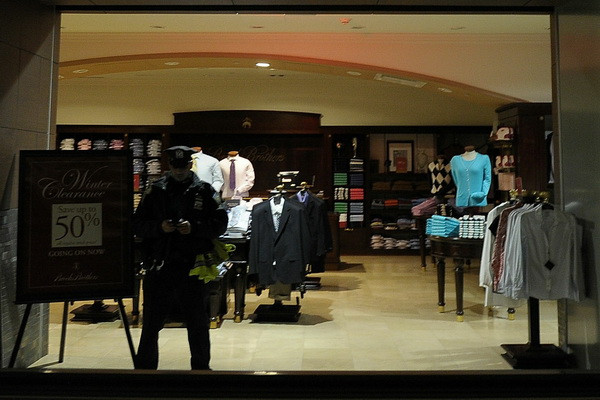 Un nou retailer de imbracaminte intra pe piata din Romania. Este dintre cele mai vechi din lume si il are client pe Obama