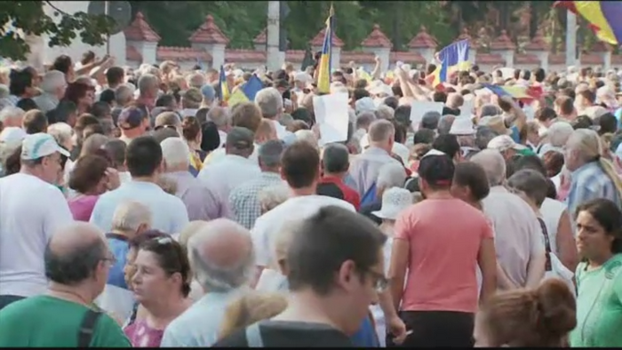 STIRI PE SCURT. Jurnalisti agresati la "plimbarea' de la Cotroceni; Pe ce vrea Primaria sa dea 900.000 de euro in Capitala