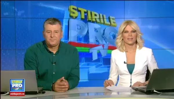 Un pilot de acrobatie si-a cerut iubita in casatorie cand avionul zbura cu rotile in sus