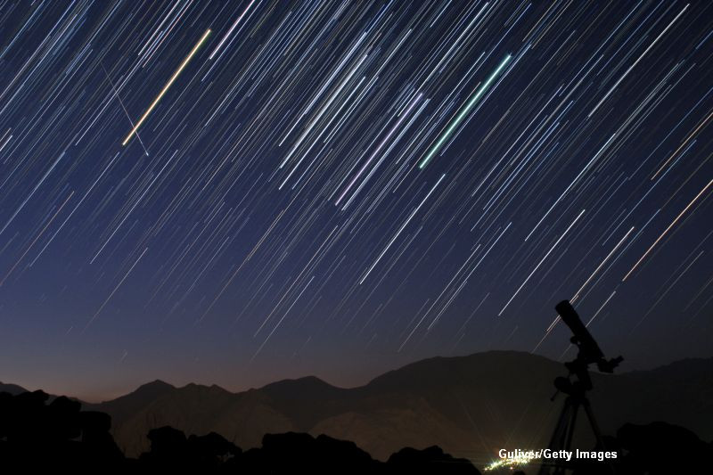 A fost ploaie de stele. Mii de oameni au stat cu ochii pe cerul Romaniei ca sa vada Perseidele si si-au pus dorinte