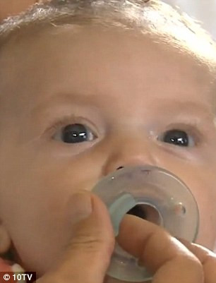 A pus pe Facebook cateva poze cu nepoata. Fotografiile au ajuns in atentia politiei, iar femeia s-a trezit cu agentii la usa