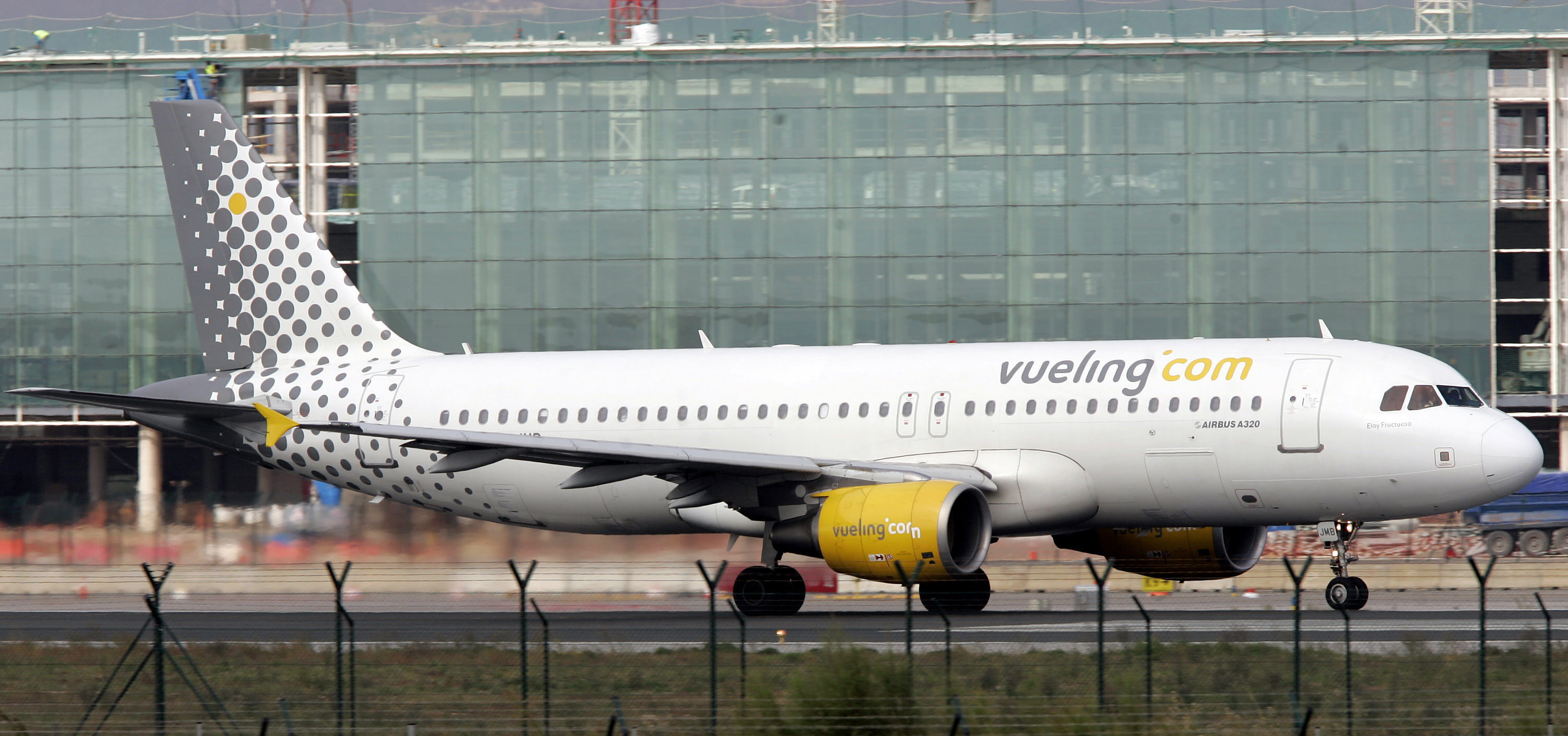 Un avion a luat foc la aterizarea pe aeroportul din Florenta. Care este starea celor 121 de pasageri