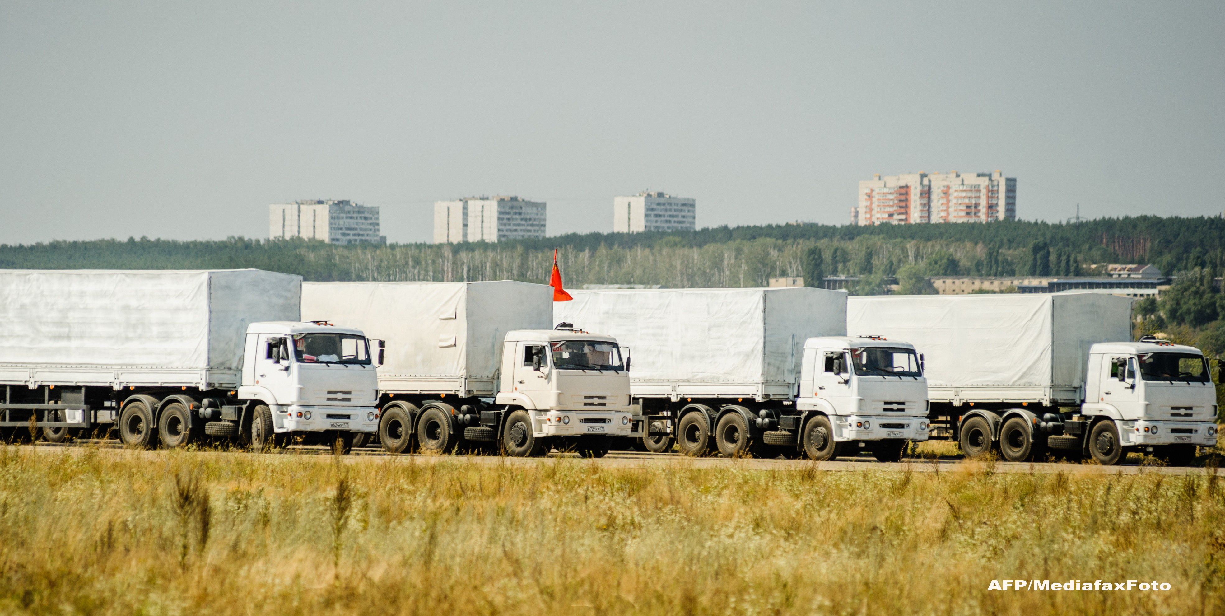 Criza in Ucraina. Ce au fotografiat jurnalistii aflati in zona in convoiul rusesc. "De ce e atat de mult spatiu gol?"