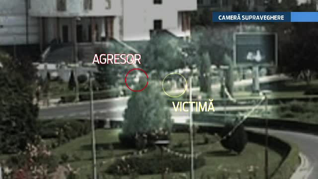 Momentul in care o tanara e injunghiata din senin in Mioveni, filmat de camere. In casa agresorului, cutitele erau interzise