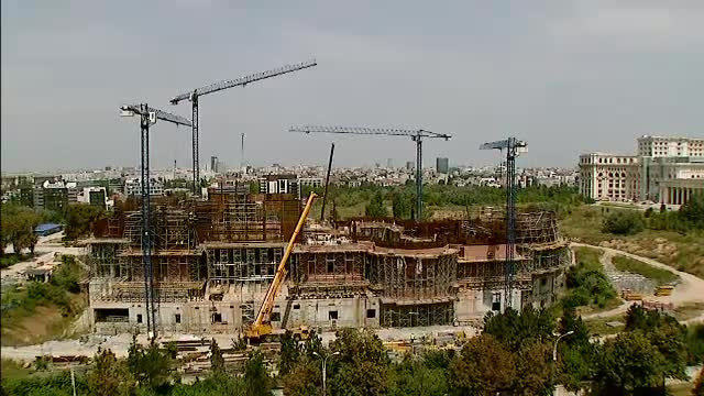 Catedrala, santierul si stresul neamului. Cum se traieste printre praf si zgomot in zona unde BOR isi ridica marele vis