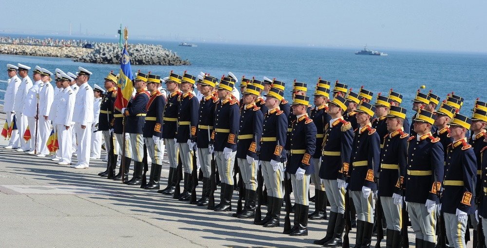Spectacol impresionant de ZIUA MARINEI, la Constanta. Din cauza caldurii insa, cinci militari au lesinat