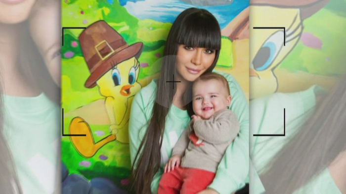 Familia Basescu va avea doi noi membri. Cele doua fiice ale presedintelui au anuntat ca sunt gravide