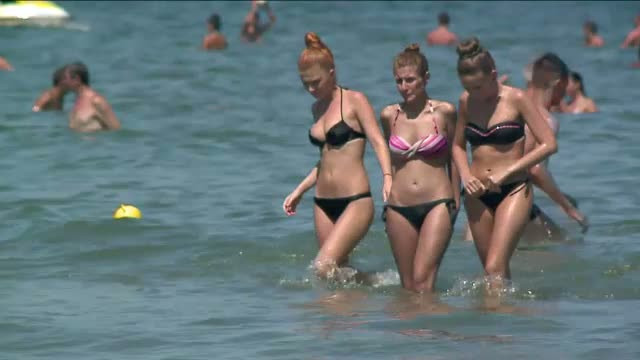 Peste 200.000 de turisti au luat cu asalt litoralul romanesc. Ce probleme au intampinat pe drum